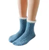 Chaussettes tressées torsadées mignonnes pour femmes, chaussettes moelleuses en velours de corail, polaire, hiver chaud, pour la maison, sol intérieur, serviette éponge pour filles