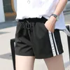 Verano rayas negro blanco pantalones cortos mujeres más tamaño cintura elástica suelta caliente pantalones cortos coreanos femenino streetwear salvaje transpirable corto T200701