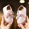 Toddler Girl Shoes Fashionable Cut-out Baby Girl PU Leather Shoes Cute Star Baby Dress Shoes Newborn for Girls Footwear LJ201104