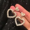 Bellissimi orecchini di perle intrecciate nuovi orecchini a bottone con pendente a cuore alla moda per studentesse e studentesse S925 argento post