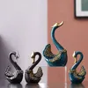 Пара Swan Statue Home Decor Sculpture Современное искусство Украшения Свадебные подарки Домашние Украшения Аксессуары для гостиной T200710