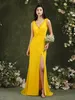 Custom Made Sarı Mermaid Nedime Elbiseleri Bölünmüş Yan Bir Omuz Pileli 2022 Plaj Uzun Düğün Parti Elbise Onur Törenlerinde Hizmetçi