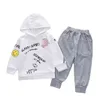 Spring Boys Clothing Sets Fashion Baby Boy Pettice Whooded Толстовка   брюки 2pcs Детская одежда Детский спортивный костюм на 1-5 лет G220310
