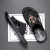 Men039s Slippers Summer عالية الجودة شخصية الموضة في الهواء الطلق مريحة ناعمة أسفل الصنفرة الشاطئ 3898485