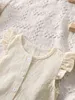 Baby-Top mit Rüschenbesatz, Shorts mit Blümchenmuster und Blumenmuster, Mütze SIE