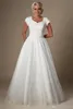 Lace Tulle Ball Gown Modest Bröllopsklänningar med Cap Sleeves Kortärmad Långt Temple Bridal Gowns Knapp Champagne Bröllopsklänningar Ny