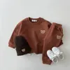 Dzieci Zestawy Odzieżowe Niedźwiedź Okrągły Neck Sweter Spodnie Suit Baby Boys Girls Luźne Cartoon Odzież bez kapelusza Obuwie 20220224 H1