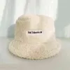 KENSHELLEY Agneau Laine Lettre Femmes Solide Couleur Pêcheur Chapeau Automne Seau Cap pour Dames Garder Au Chaud Casual Femme Plat Top Hat G220311
