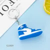 2022 Vente chaude Nouveau style stéréo baskets porte-clés bouton pendentif 3d mini chaussures de basket-ball modèle en plastique souple décoration cadeau porte-clés 3PNS