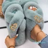 Chinelos de pele Mulheres Designer Furry Slides Senhoras Flip Flops Dragão Dragão Faux Pele Sandálias Casa Chinelos de Luxo Marca Sapatos 2022 Y2202