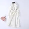 Женская шерстяная смесь 2021 поступление жемчужный дизайн белый черный пальто женщин зима теплая шерстяная длинная траншея пальто элегантные женские туалетные женские1