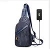 Wysokiej jakości męska wodoodporna torba USB Oxford Crossbody Crossbody Bag przeciwkradzieżowy Multifunction Krótki pakiet Messenger Messenger dla mężczyzn