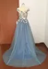 Berta Hellblau Bunte Blumen Prom Kleider Eine Linie Illusion Eintauchen v Ausschnitt 3D Blumen Appliqued Perlen Peals Flowy Lange Abendkleider