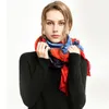 幾何学的な冬のスカーフの女性の暖かいFoulard Solid ScarvesファッションカジュアルなスカーフカシミヤのクリスマスギフトBlack Bufandas Hombre