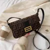 Korting Winter Winter Nieuwe Riem Gesp Small Women's Simple Color Contrast Signature Messenger Bag Handtassen