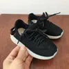 2020 Våren Baby Skor Pojke Flicka Andas Stickning Mesh Småbarn Skor Mode Spädbarn Sneakers Mjuka Bekvämt Barn