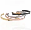 Europe America Fashion Style Lady Kvinnor Titan Stål Graverat T Brev Open Bangle Armband 4 Färg