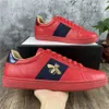 Mode Stijlvolle Mannen Vrouwen Casual Schoenen Platte Matte Lederen Sneakers Ace Bee Schoen Snake Heart Chaussures Trainers Groen Rood Strepen Borduurwerk