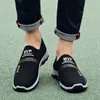 Moda 2021 Outdoor Arrival Turystyka Buty do biegania Mężczyźni Black Navy Blue Casual Sports No-Brand Męskie Sneakers Trenerzy Jogging Chodzenie