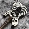 Anpassad Grand George Lynch Skull and Bones Electric Guitar Svart snidad kropp för Xmas Gift9164588