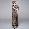 Merchall Fashion Designer Runway Vestido largo para mujer Cuello vuelto Manga larga Estampado de leopardo Vintage Party Maxi Dress 201204