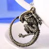 2020 Alien v porte-clés Alien voiture porte-clés en métal porte-clés Figure hommes bijoux souvenirs cadeaux 1197d