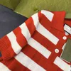 女性のパーカースウェットシャツデザイナースプリングニューポロハーフオープンネックニットストライプコントラストパンダレターパターン刺繍半袖ET7C