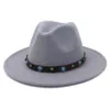 Mode Design Wide Brim Ullfilt Fedora Hattar Med Bälte Kvinnor Män Fall Cowboy Dress Style Jazz Party Wedding Cap