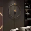 高級北欧の壁掛け時計モダンなデザインビッグミニマリストのリビングルームの壁掛けのゴールドミュートシンプルレロジドゥパレートホーム装飾済み