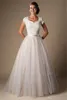 Lace Tulle Ball Gown Modest Bröllopsklänningar med Cap Sleeves Kortärmad Långt Temple Bridal Gowns Knapp Champagne Bröllopsklänningar Ny