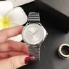 Mäns Luxury Watch Brand Quartz Armbandsur för Kvinnor Tjej Stora Letters Kristallmetall Stålband Klockor Män Present