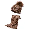 Winterdomen pompon beanie hoed sjaal set luipaard sexy outdoor warme 2 stuks 2 stuks bont pom pom hoed sjaal hedging caps voor vrouwelijke meisjes y201024