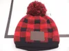 Kış Kapağı Ekose Şapka Kadın Bonnet Kalın Beanies Gerçek Rakun Kürk Pompomları Sıcak Kız Kapakları Snapback Pompon Beanie Şapkaları Artı Kadife Şapkalar