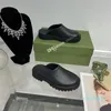 2021 pantoufles de sandale à talon moyen pour femmes en gelée de concepteur en matériaux transparents à la mode sexy et belle plage ensoleillée chaussures de femme 8898