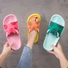 Verão Mulheres Chinelos Cute Dos Desenhos Animados Animais Fretwork Flats Soft Bathroom Chuveiro Não Deslize Slides Sandálias de Praia Senhoras Sapatos