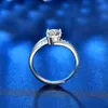 Moissanite Ring 1ct 6mm 라운드 컷 VVS F 컬러 실험실 다이아몬드 925 실버 보석 패션 사랑 토큰 여자 여자 친구 선물