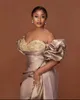 2022 Mermaid African Prom Klänningar Elegant Satin Off The Shoulder Peplum Lace Appliqued Evening Party Gowns Plus Size Women Formal Occasion Robe de Soiree