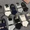 Unisex ankel strumpor kvinnor män sock tofflor sport bomull anklet tjejer hosiery ship strumpor sommar klassisk brev kort socka med tag hot