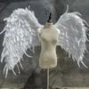 純粋な白い曲がりくねった天使の翼自然羽の大きな妖精の妖精の翼結婚式の誕生日パーティー装飾雑誌撮影アクセサリー206t