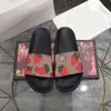 Chinelos designers masculinos slides femininos moda luxuria chinelos florais couro de borracha de borracha sandálias de praia de praia de panos de caça de caça de caça de caça deslizantes esburadores eur 36-48 hjt6