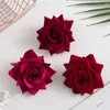 100 PCS Soie Rouge Roses Tête Faux Scrapbook De Mariée Corsage Accessoires Liquidation De Mariage Décor À La Maison Bricolage Cadeaux Fleurs Artificielles 220311