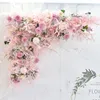 装飾的な花の花輪は結婚式の背景の卓上ランナーの中心的な花の装飾のためのピンクの人工的な配置