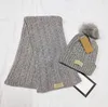 Chenille Eşarp ve Şapka Takım Elbise En Kaliteli Kış Eşarp Zarif Moda Hairball Sıcak Örme Beanie Şapka Açık Kız Erkek Çocuklar Yumuşak Sevimli