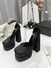 샌들 디자이너 샌들 샌들 aevitas 방수 플랫폼 발 뒤꿈치 여성 하이힐 신발 개인화 된 새틴 캣워크 샌들 섹시 파티 웨딩 드레스 신발 J0525