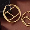 Brincos de argolas moda feminina grande círculo simples brinco de brinco de luxo brincos de letra de letra breol de pântano colares de ornamentos hi6817093