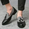 Jurk schoenen Zsauan Semi-formeel leer voor Mannen Kwastje Casual Brogue Flats Gesneden Engeland Loafers Dropshipping 220223