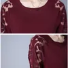 Coton et lin Splice en dentelle T-shirts évider O-Neck Ladies Off épaule féminine Tee-shirts à manches longues Printemps Automne Tops 201028