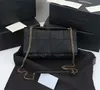 High End Designer Lampa skórzana szwy ciężkie łańcuchy luksusowe torby na ramię trójkąt wzór klapka złota litera klamra crossbody222t