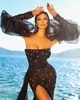 2021 Luxuriöse schwarze Meerjungfrau-Abendkleider, seitlich geschlitzte, trägerlose Ballkleider mit Kristallperlen und abnehmbaren Ärmeln, Überrock-Partykleid