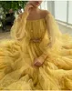 Abiti da sera giallo Abiti a maniche lunghe Perle Sweep Train A Line Prom Dresses Ruffles Vestidos Formale Robe de Soirée